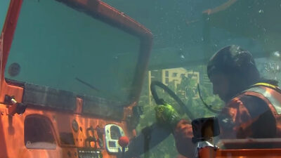 Land Cruiser Sets Underwater Driving World Record