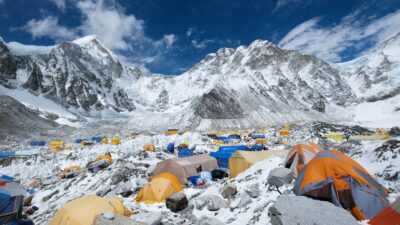 Rescued Climber Slammed Online for Not Thanking Sherpa